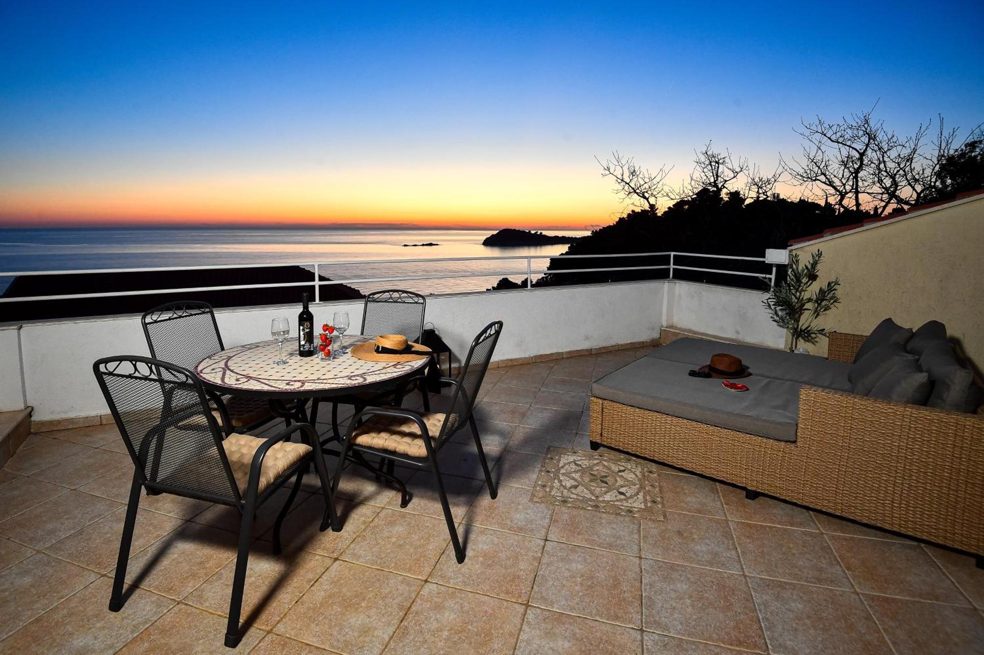 Manini Penthouse Apartment *
