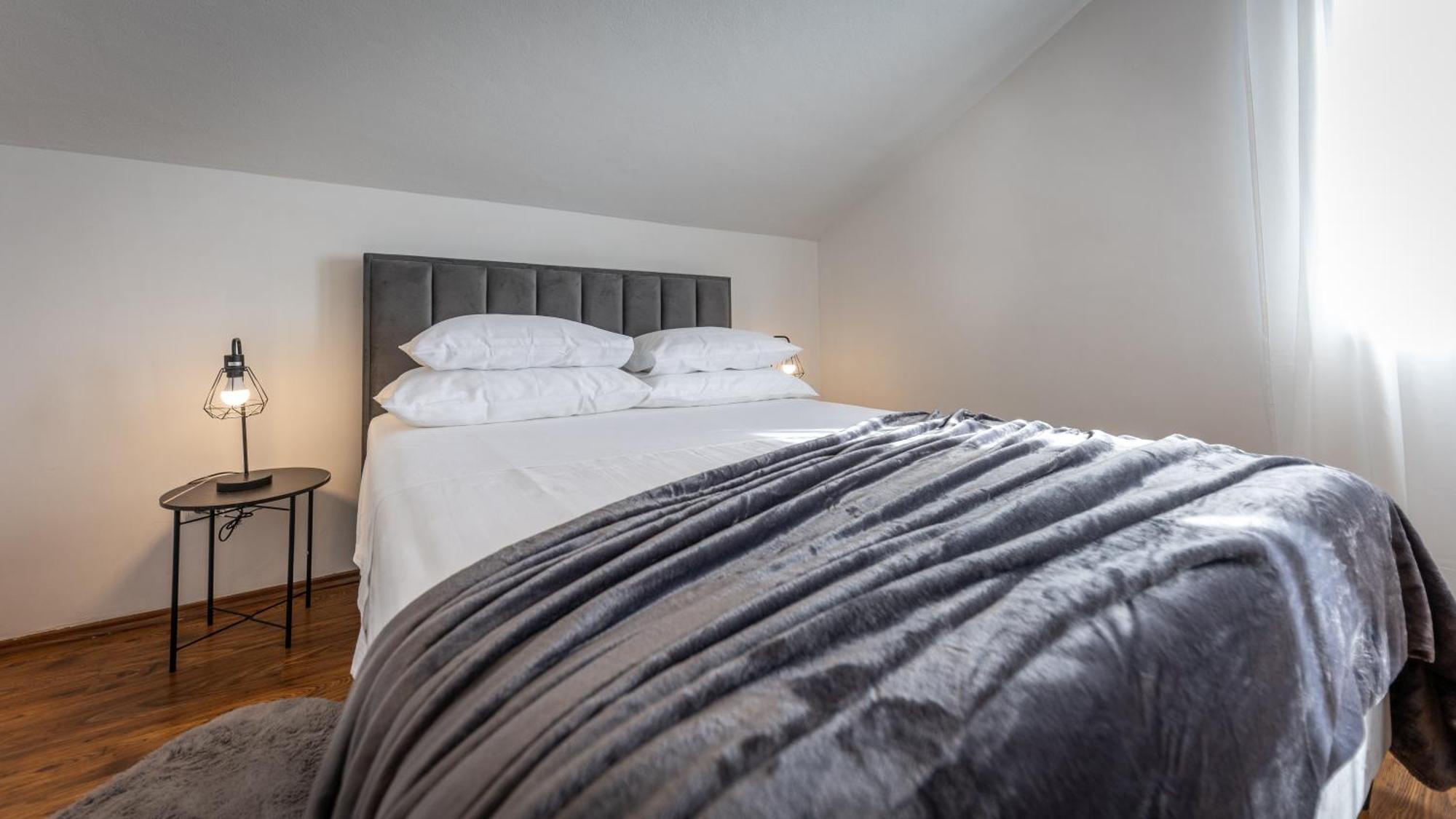 Manini Penthouse Apartment *