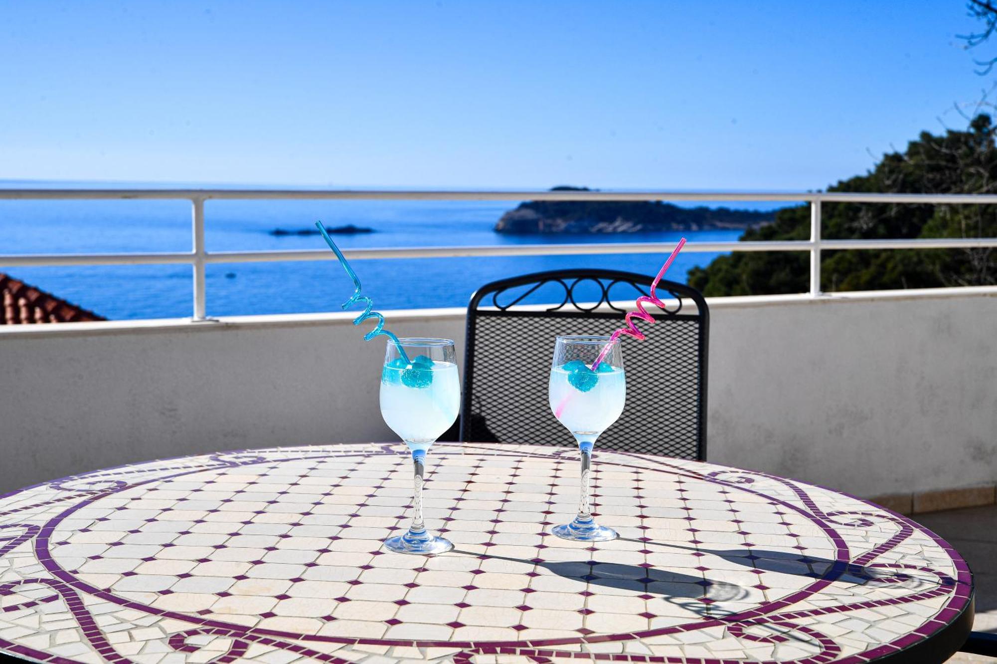 Manini Penthouse Apartment *
