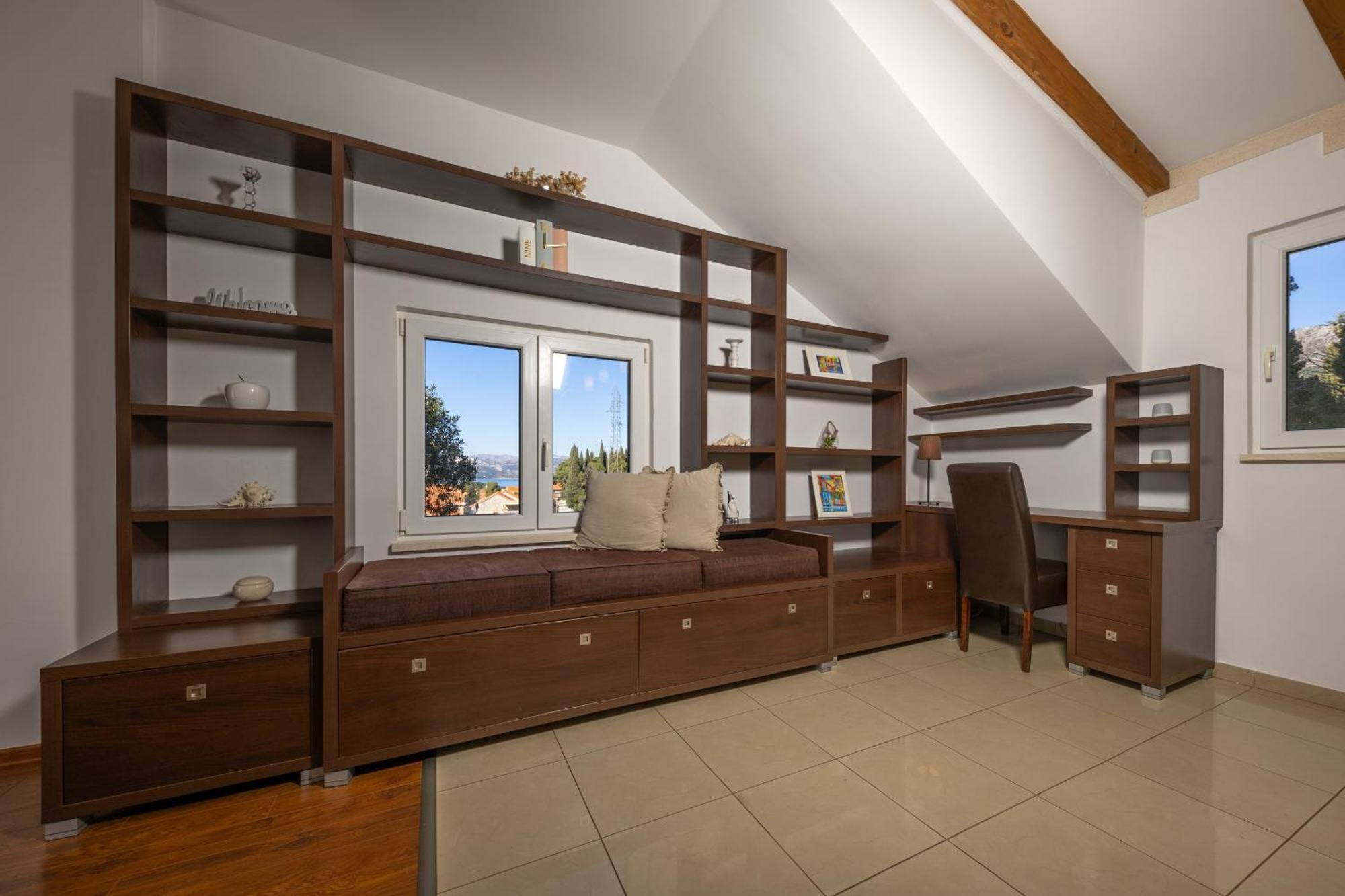 Manini Penthouse Apartment