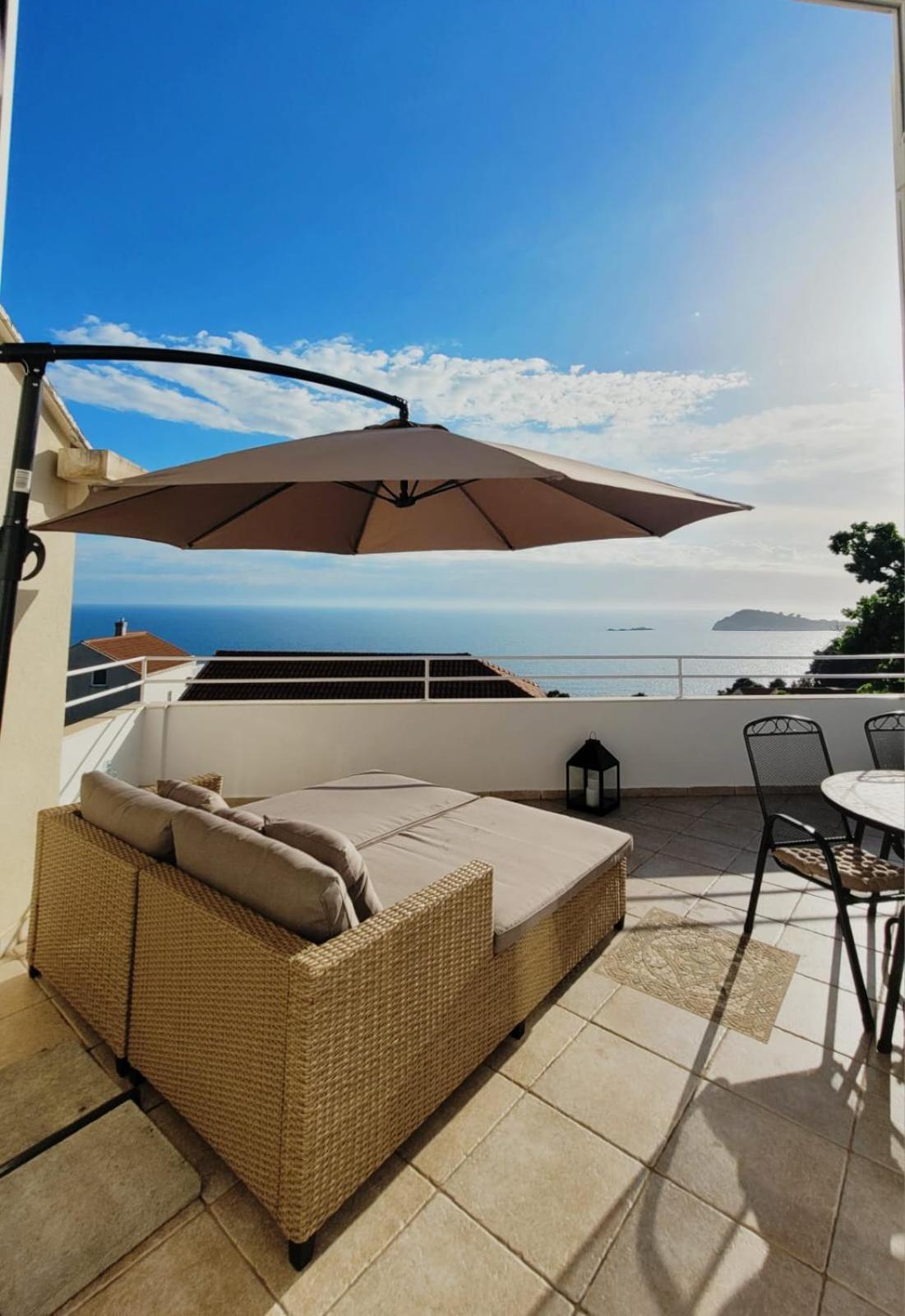 Manini Penthouse Apartment *