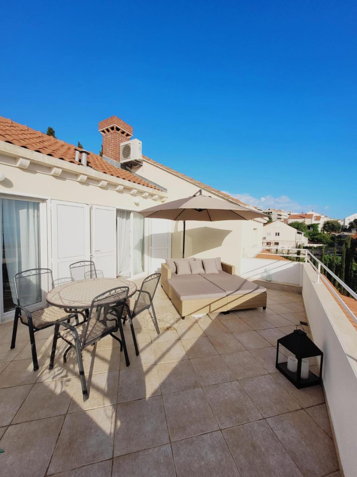 Manini Penthouse Apartment